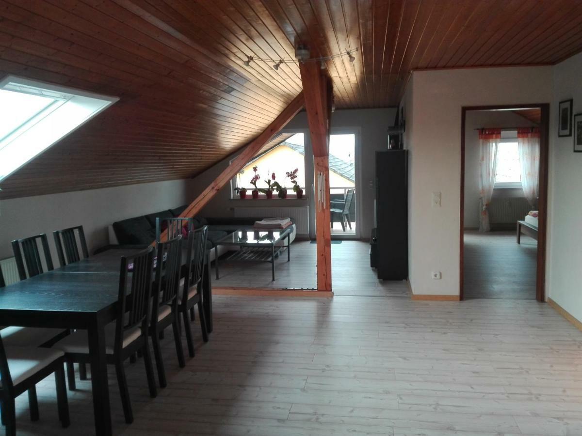Obere Ferienwohnung Asshoff Zwischen Odenwald, Taubertal Und Bauland Berolzheim Exterior foto