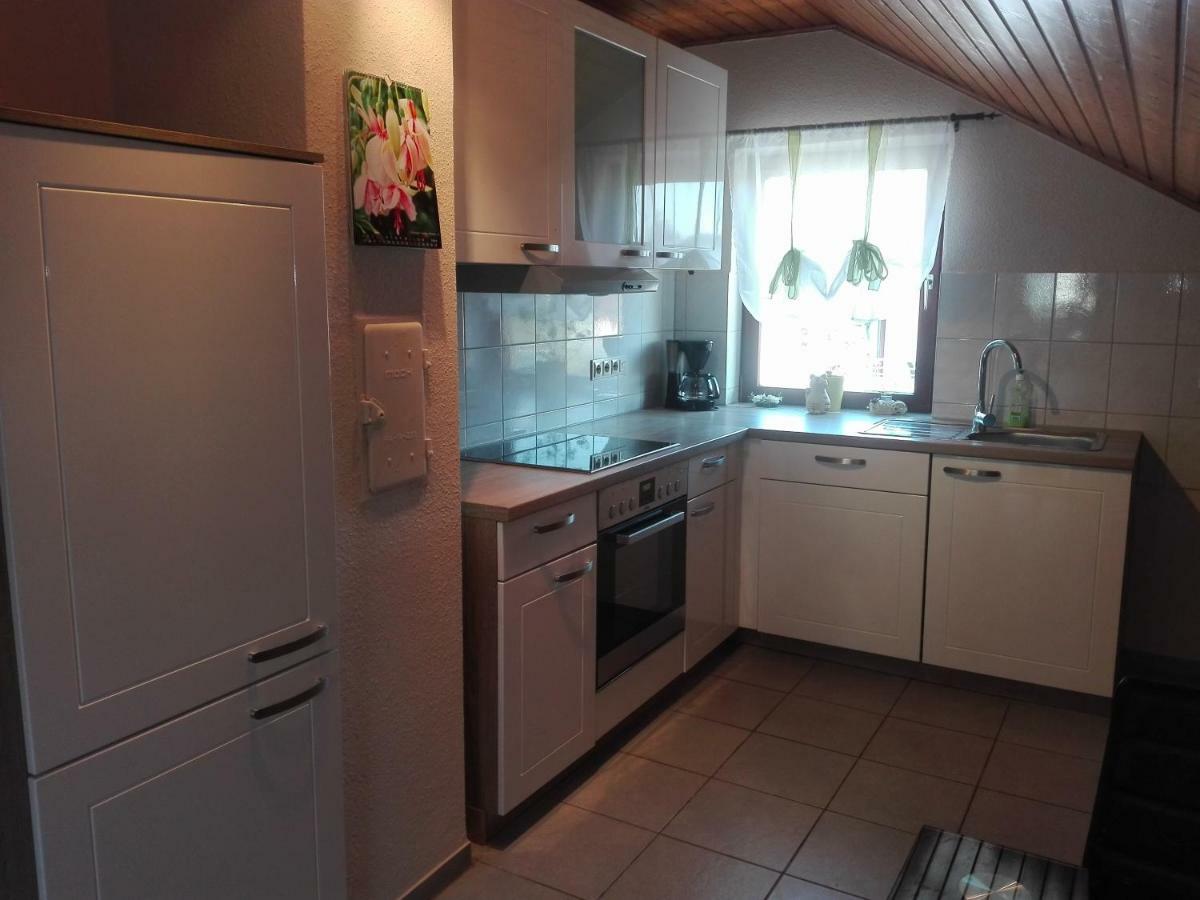 Obere Ferienwohnung Asshoff Zwischen Odenwald, Taubertal Und Bauland Berolzheim Exterior foto