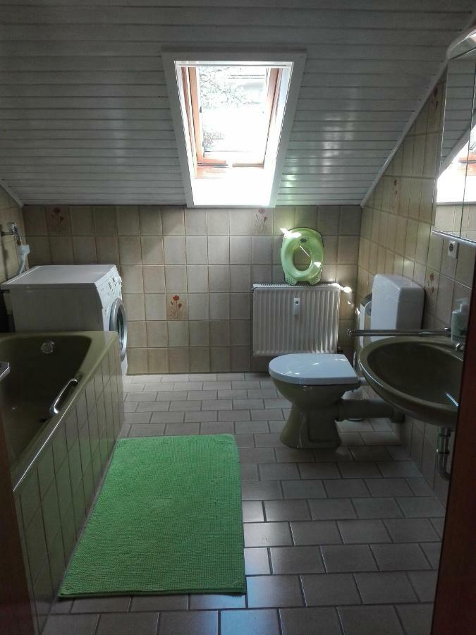 Obere Ferienwohnung Asshoff Zwischen Odenwald, Taubertal Und Bauland Berolzheim Exterior foto